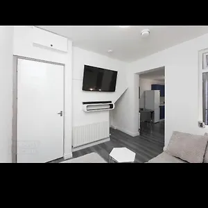 House @ Queens Apartment